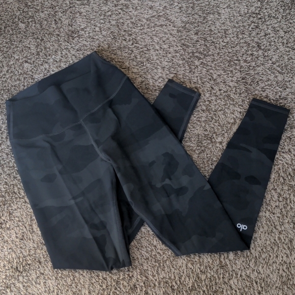 ALO Yoga Vapor High Waist Leggings Black Camo - Picture 3 of 5